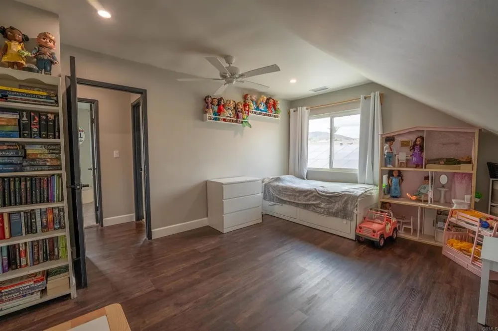10046 Woodrose Avenue Santee, CA 92071