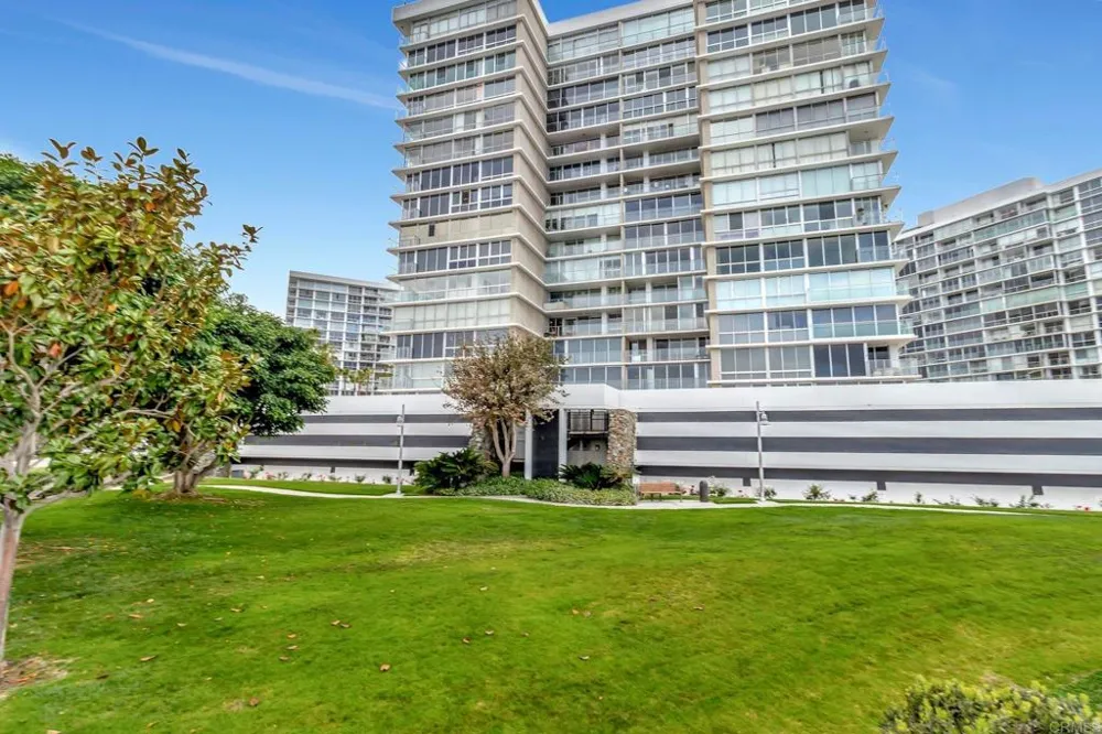 1820 Avenida del Mundo #208 Coronado, CA 92118