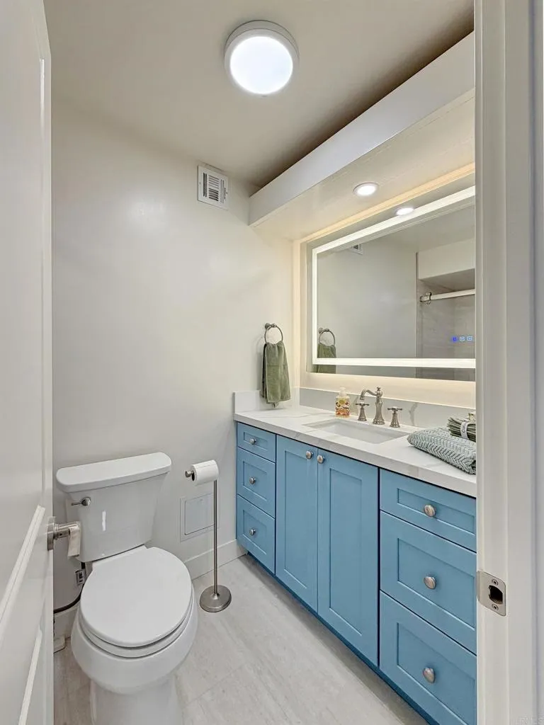 1820 Avenida del Mundo #208 Coronado, CA 92118