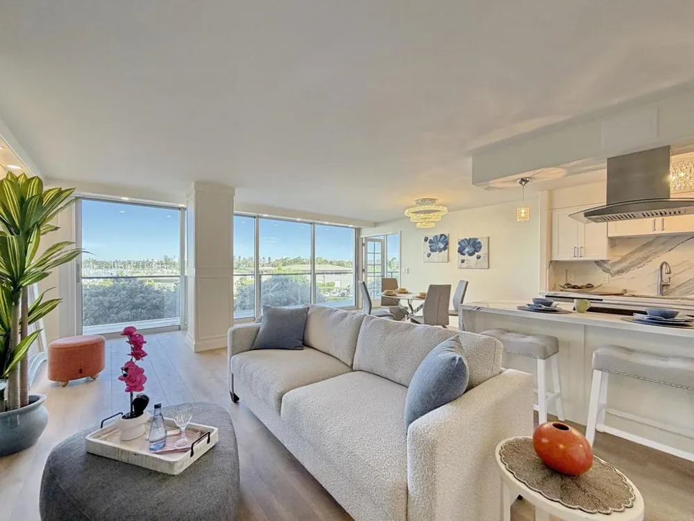 1820 Avenida del Mundo #208 Coronado, CA 92118