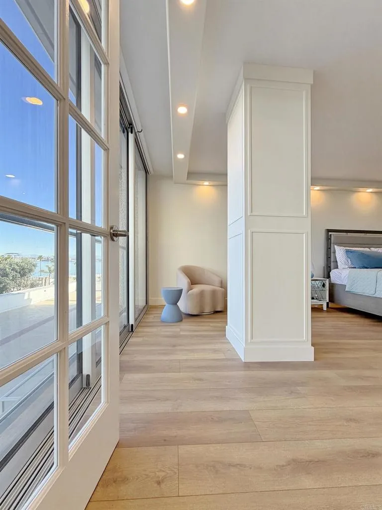 1820 Avenida del Mundo #208 Coronado, CA 92118