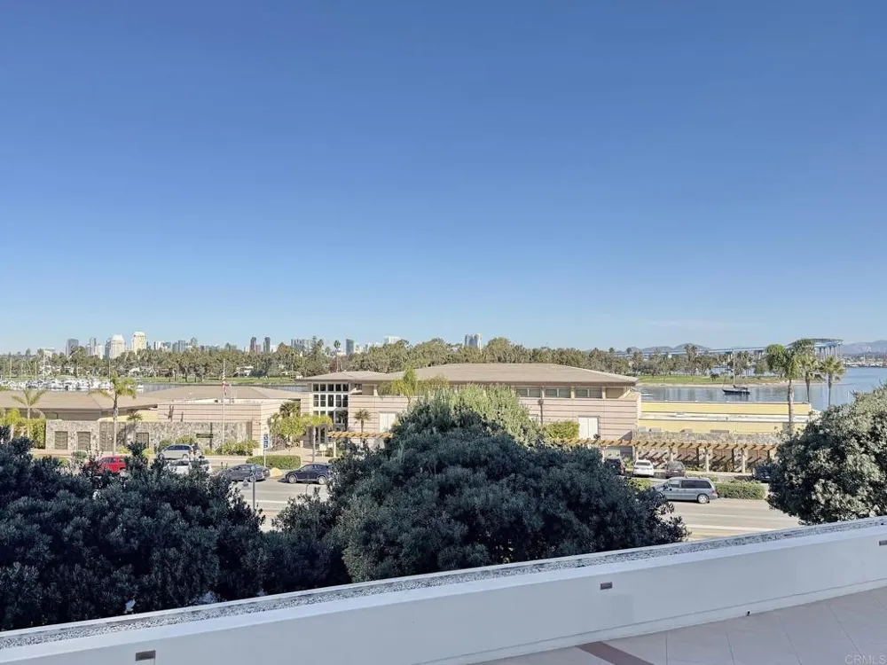 1820 Avenida del Mundo #208 Coronado, CA 92118