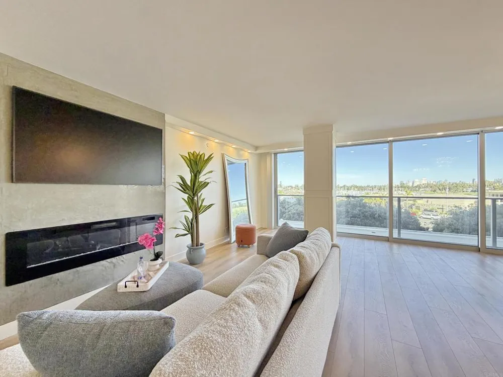 1820 Avenida del Mundo #208 Coronado, CA 92118