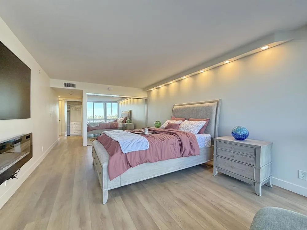 1820 Avenida del Mundo #208 Coronado, CA 92118