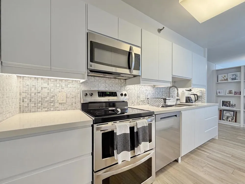 1820 Avenida del Mundo #208 Coronado, CA 92118