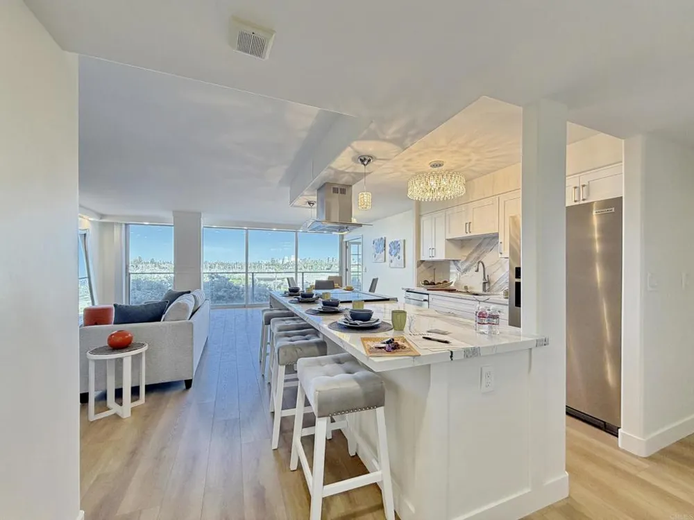 1820 Avenida del Mundo #208 Coronado, CA 92118