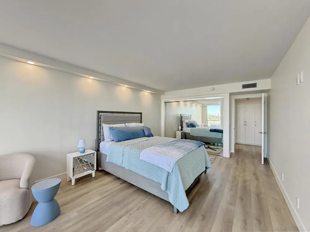 1820 Avenida del Mundo #208 Coronado, CA 92118
