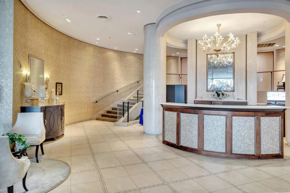 1820 Avenida del Mundo #208 Coronado, CA 92118