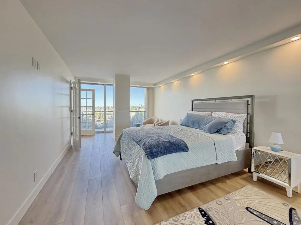 1820 Avenida del Mundo #208 Coronado, CA 92118