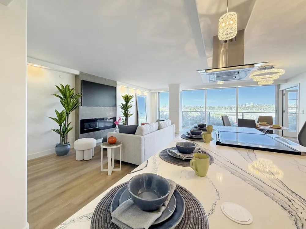 1820 Avenida del Mundo #208 Coronado, CA 92118