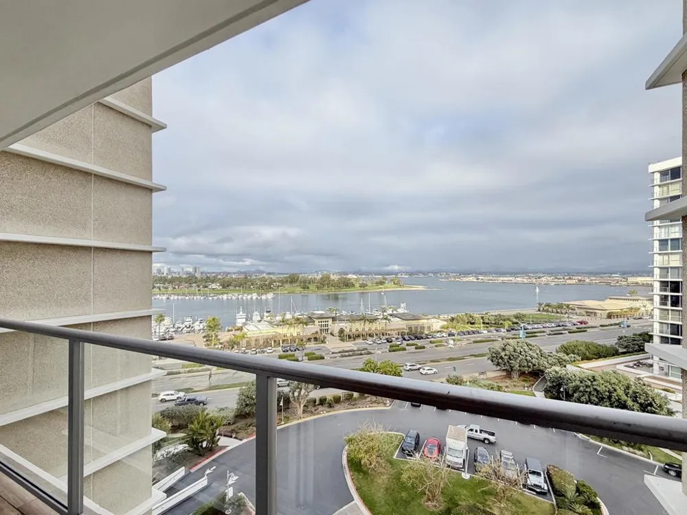 1820 Avenida del Mundo #208 Coronado, CA 92118