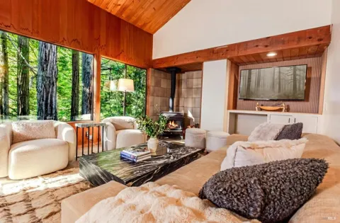 384 Madrone Meadow
