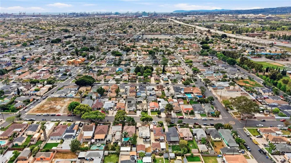 1311 W R Wilmington, CA 90744