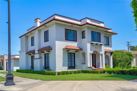 811 E Chapman