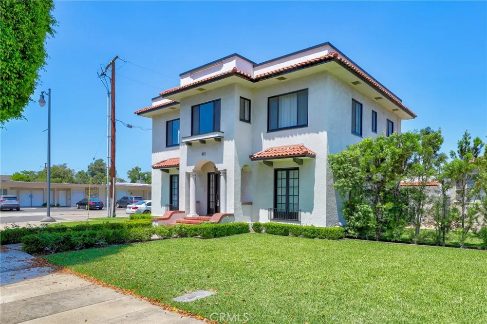 811 E Chapman Orange, CA 92866