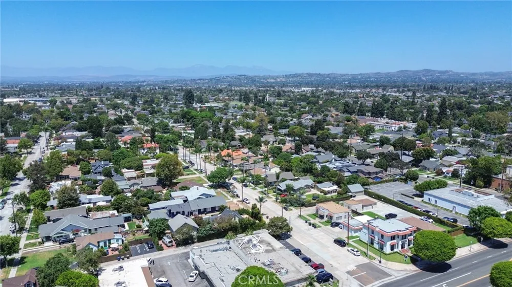 811 E Chapman Orange, CA 92866