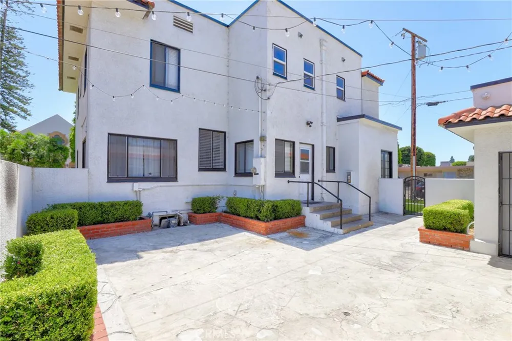 811 E Chapman Orange, CA 92866