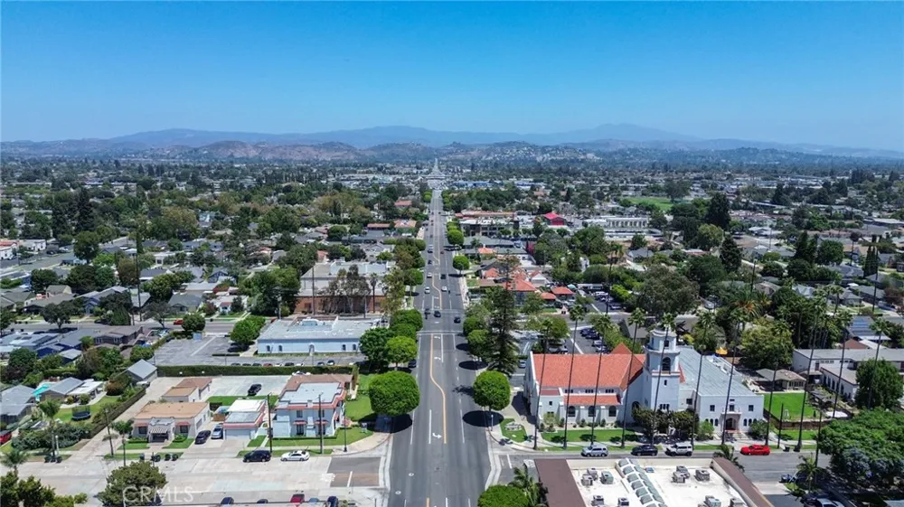 811 E Chapman Orange, CA 92866