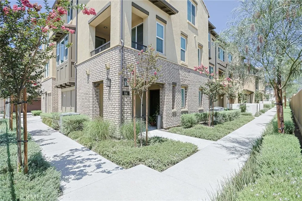 295 Vista Drive #87 La Habra, CA 90631