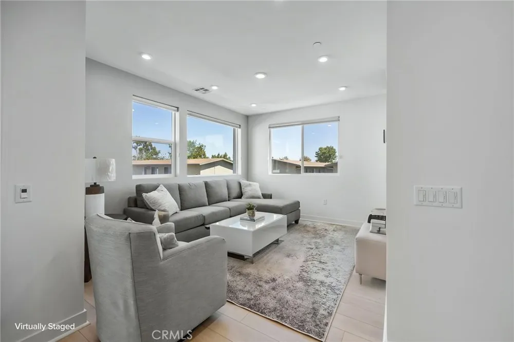 669 S Lyon Street Santa Ana, CA 92705