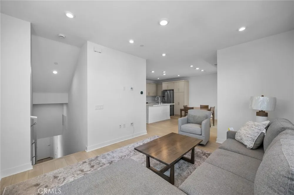 669 S Lyon Street Santa Ana, CA 92705