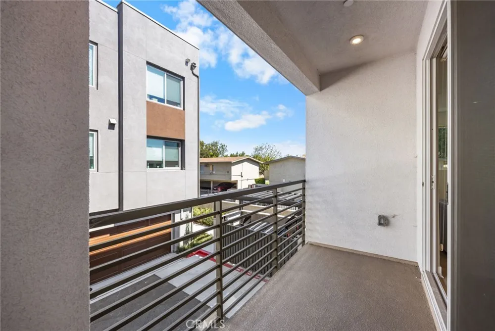 669 S Lyon Street Santa Ana, CA 92705