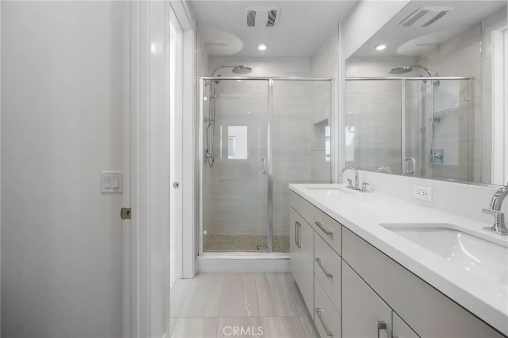 669 S Lyon Street Santa Ana, CA 92705