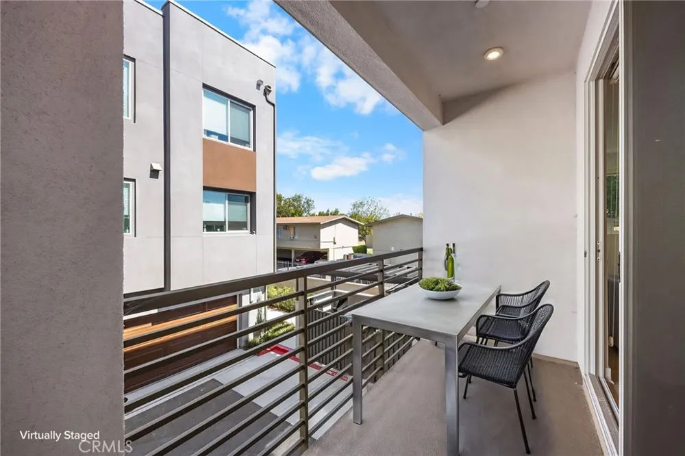 669 S Lyon Street Santa Ana, CA 92705