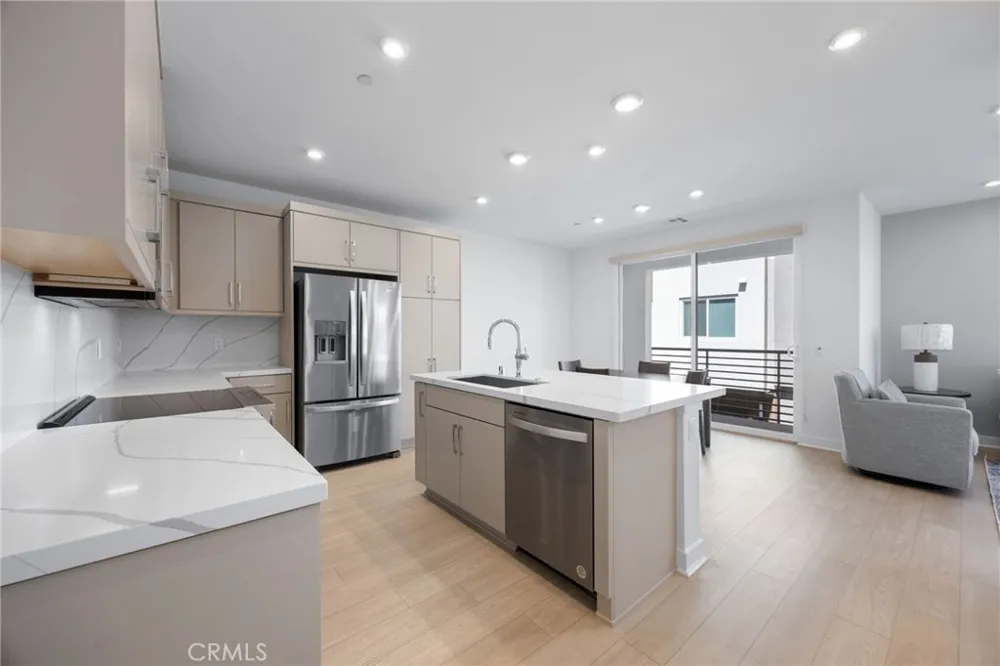 669 S Lyon Street Santa Ana, CA 92705