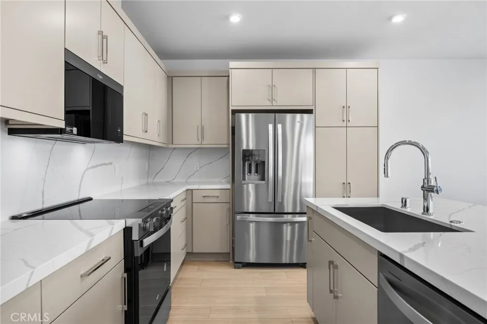 669 S Lyon Street Santa Ana, CA 92705