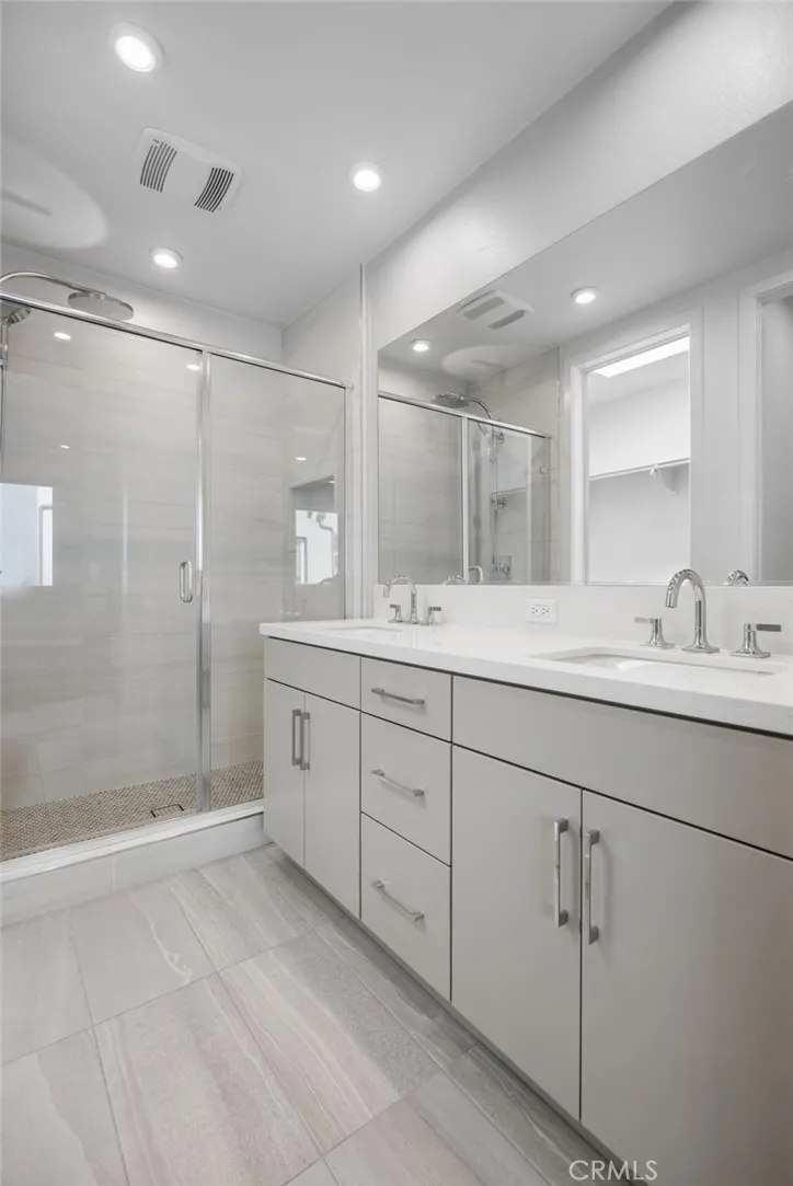 669 S Lyon Street Santa Ana, CA 92705