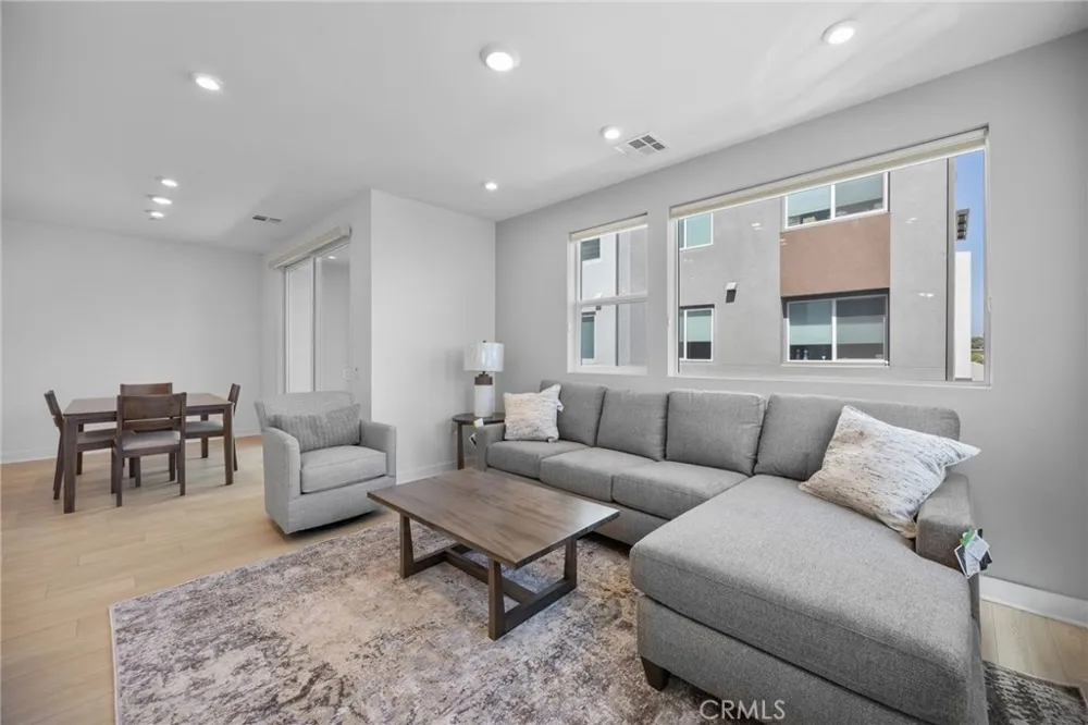 669 S Lyon Street Santa Ana, CA 92705