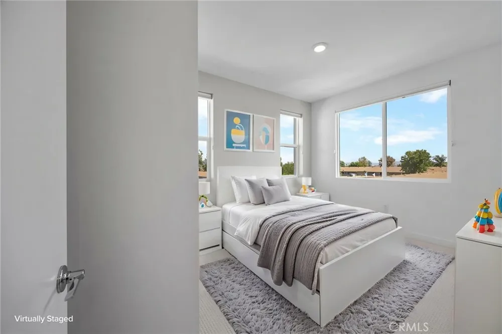 669 S Lyon Street Santa Ana, CA 92705