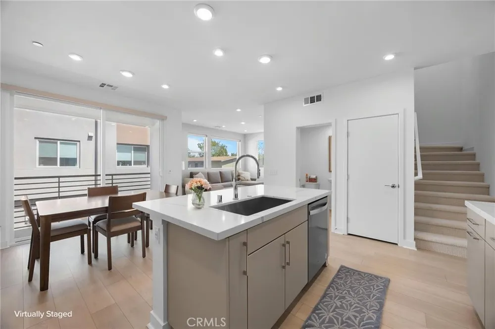 669 S Lyon Street Santa Ana, CA 92705