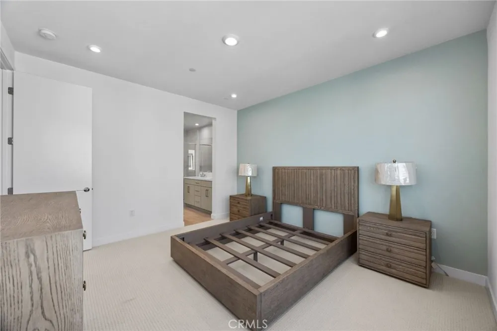 669 S Lyon Street Santa Ana, CA 92705
