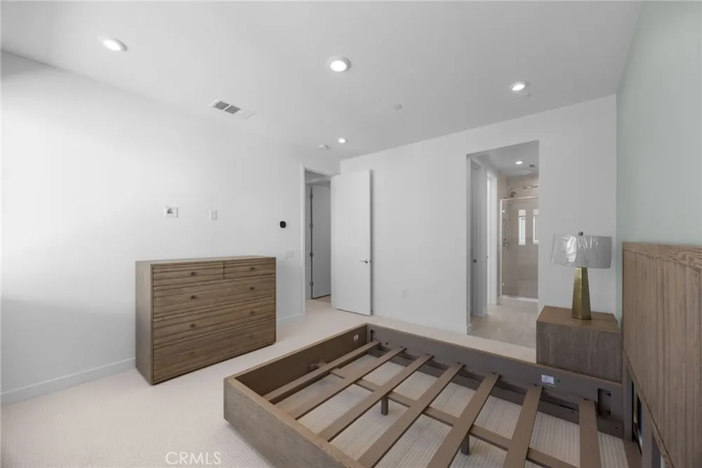 669 S Lyon Street Santa Ana, CA 92705