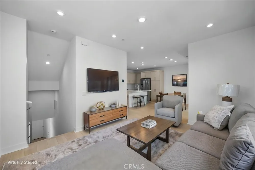 669 S Lyon Street Santa Ana, CA 92705