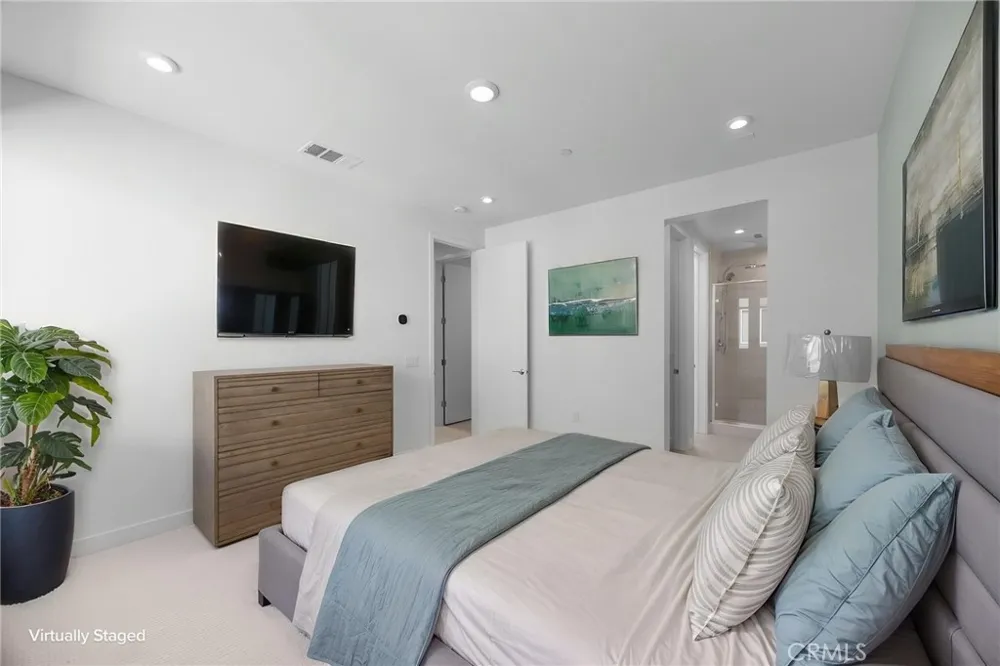 669 S Lyon Street Santa Ana, CA 92705