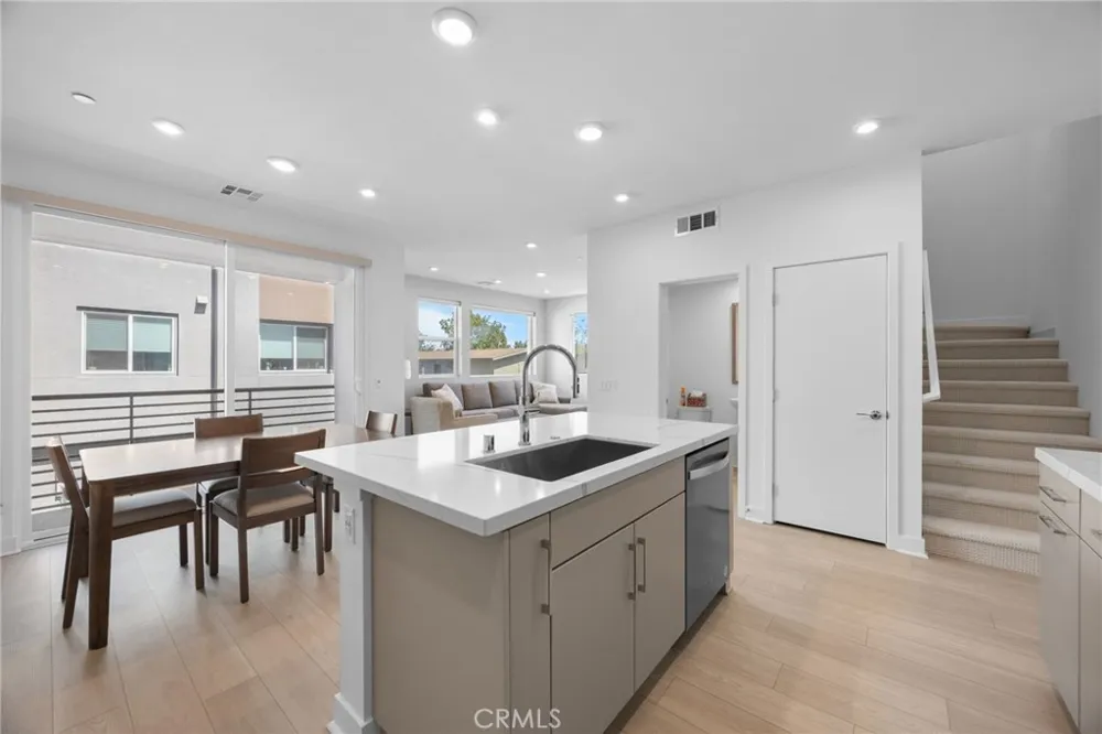 669 S Lyon Street Santa Ana, CA 92705