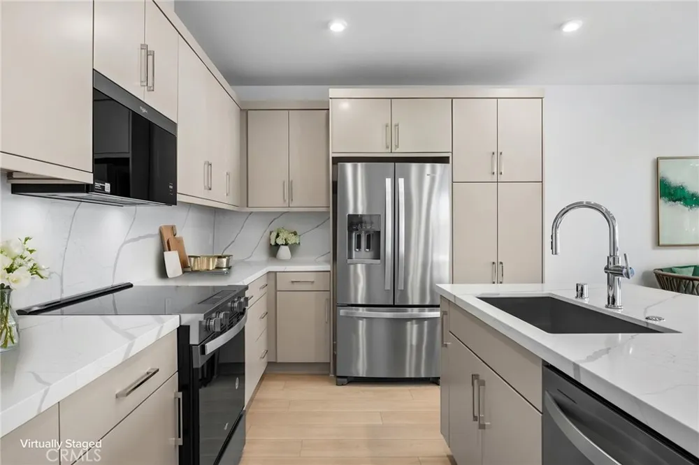 669 S Lyon Street Santa Ana, CA 92705