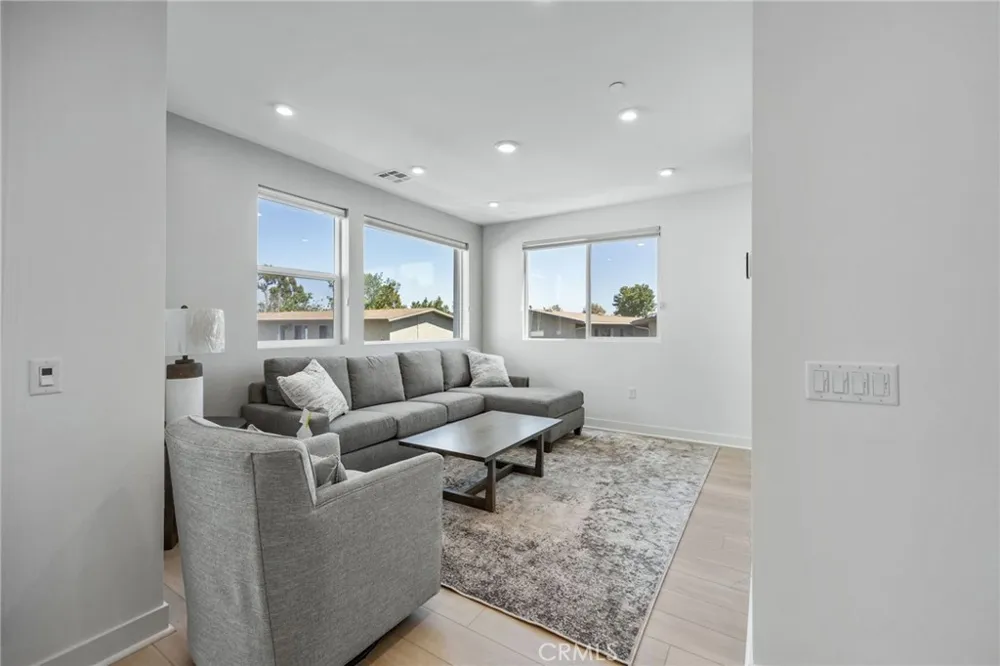 669 S Lyon Street Santa Ana, CA 92705
