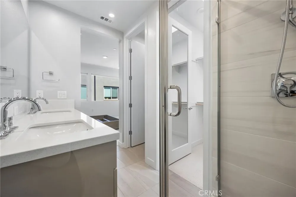 669 S Lyon Street Santa Ana, CA 92705