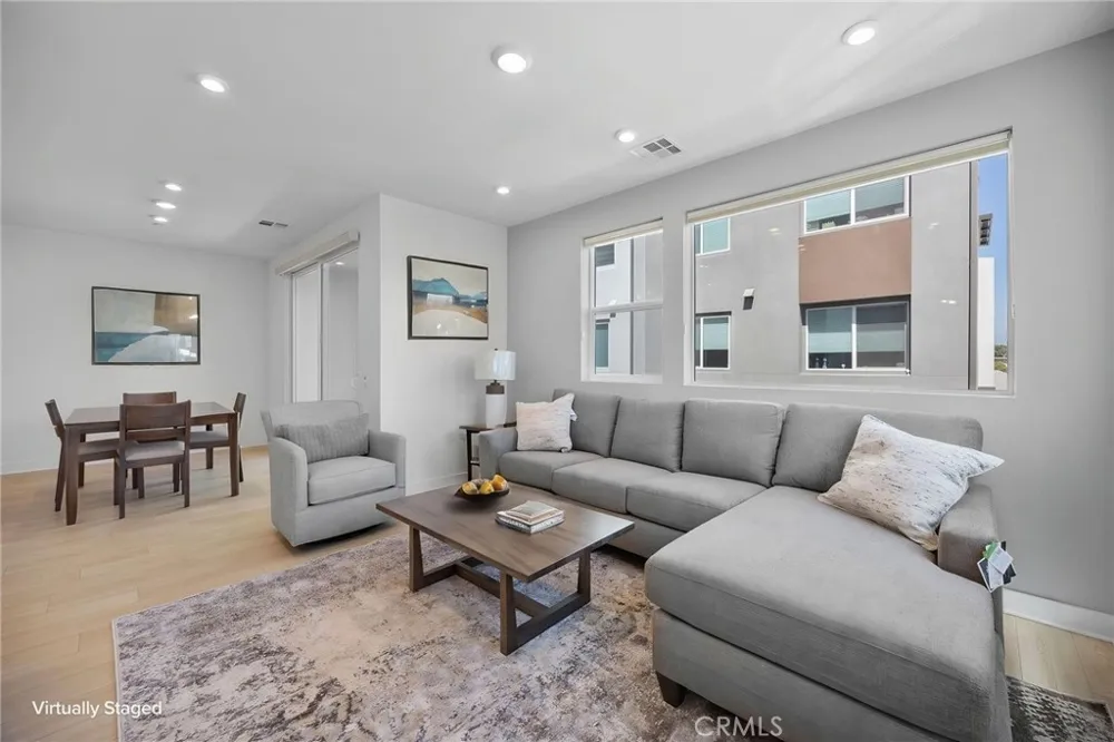 669 S Lyon Street Santa Ana, CA 92705
