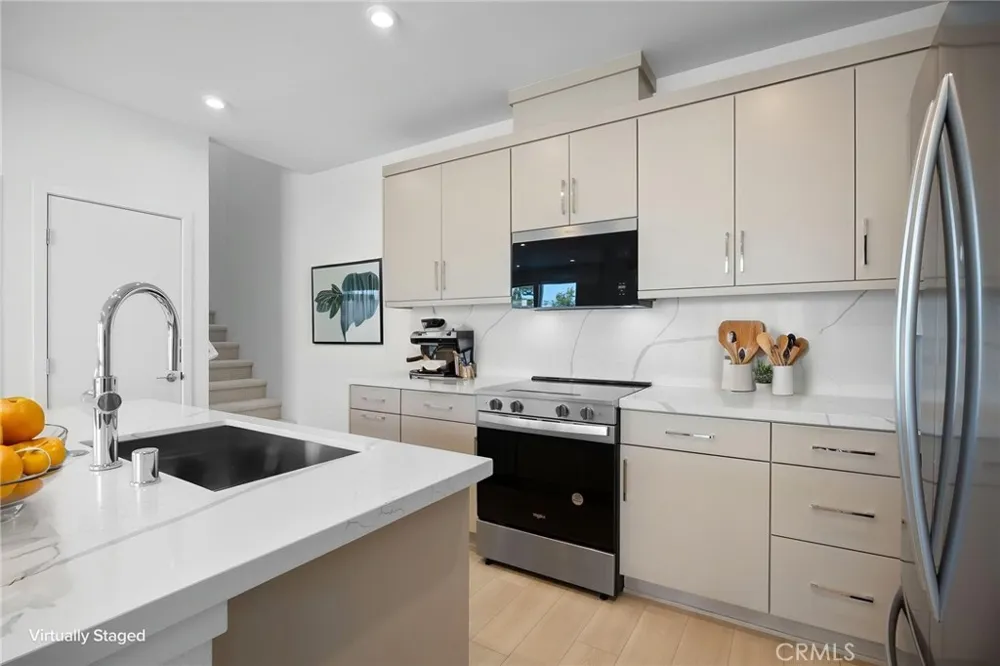 669 S Lyon Street Santa Ana, CA 92705