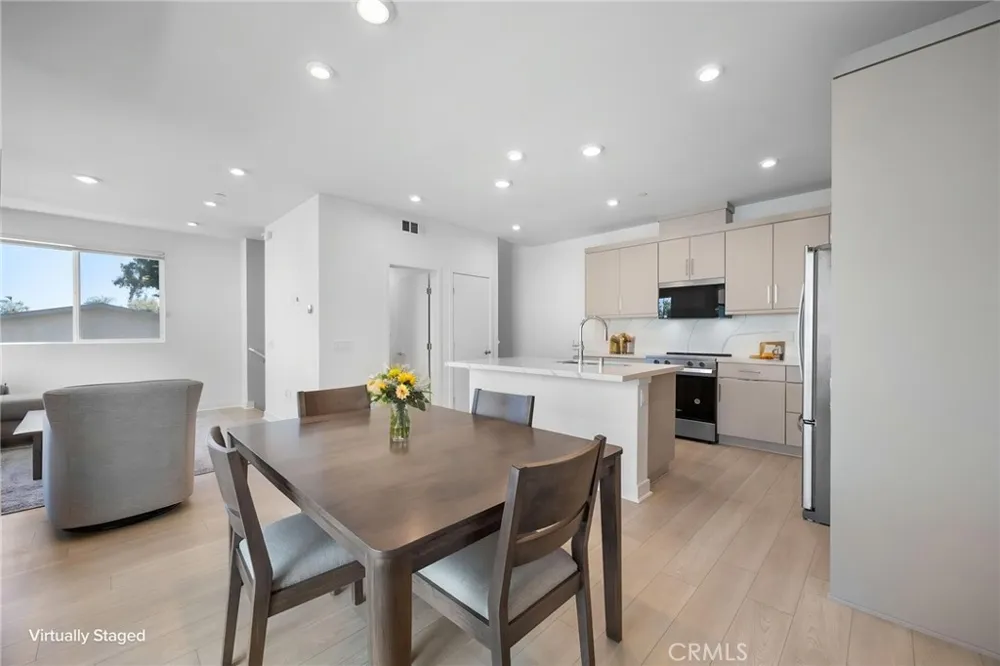 669 S Lyon Street Santa Ana, CA 92705