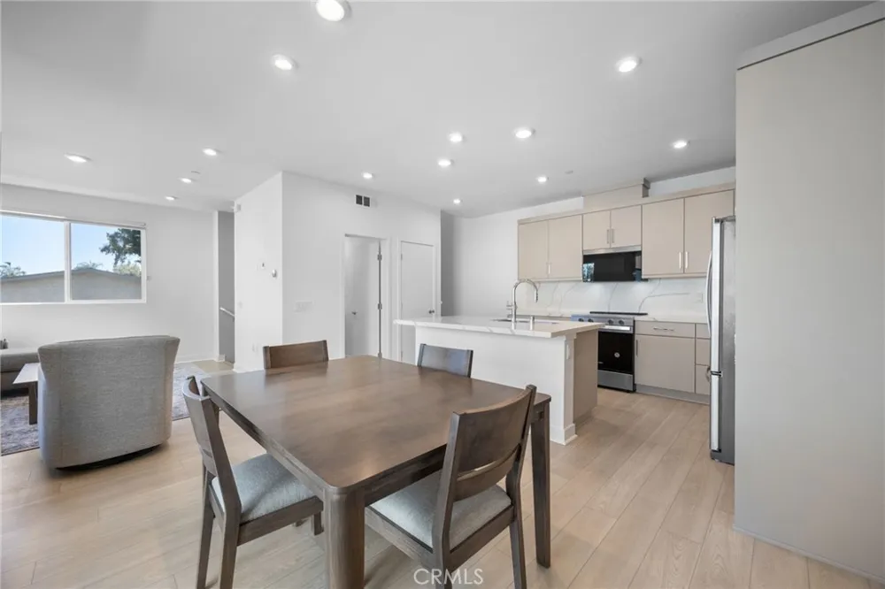 669 S Lyon Street Santa Ana, CA 92705