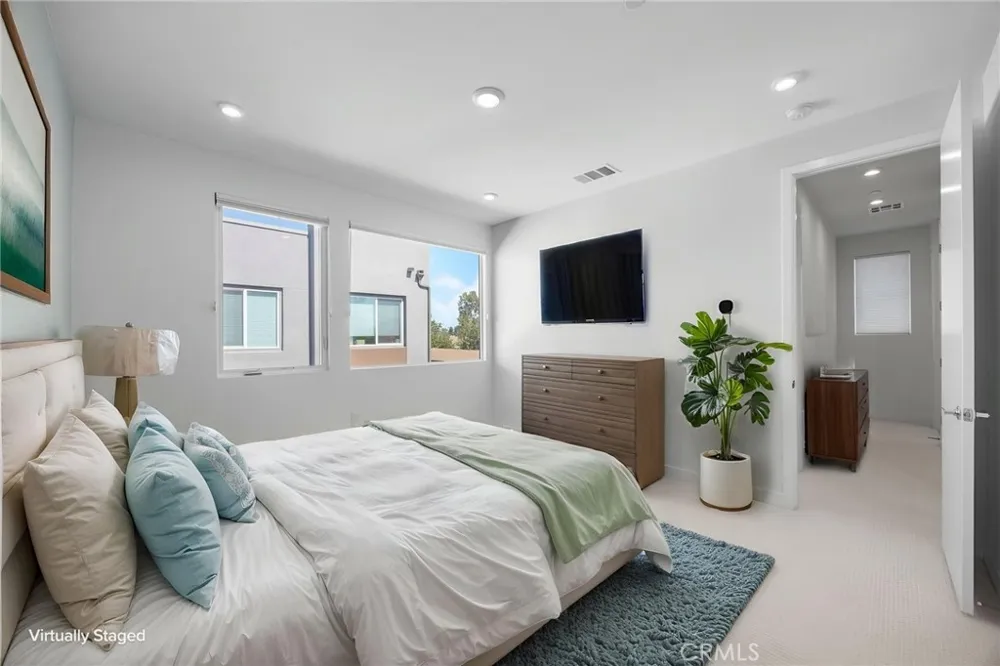 669 S Lyon Street Santa Ana, CA 92705