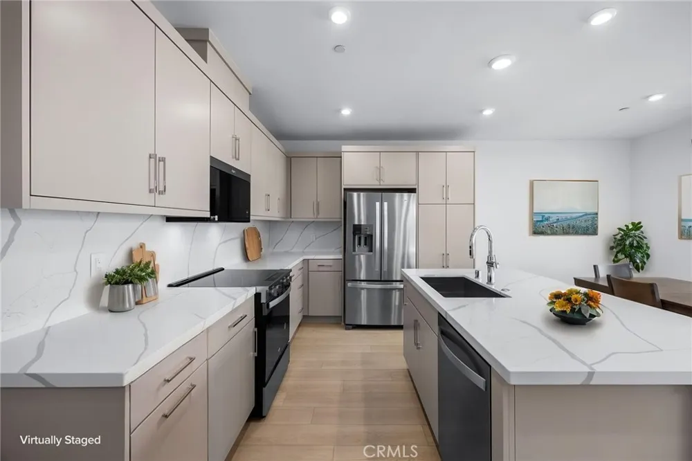 669 S Lyon Street Santa Ana, CA 92705