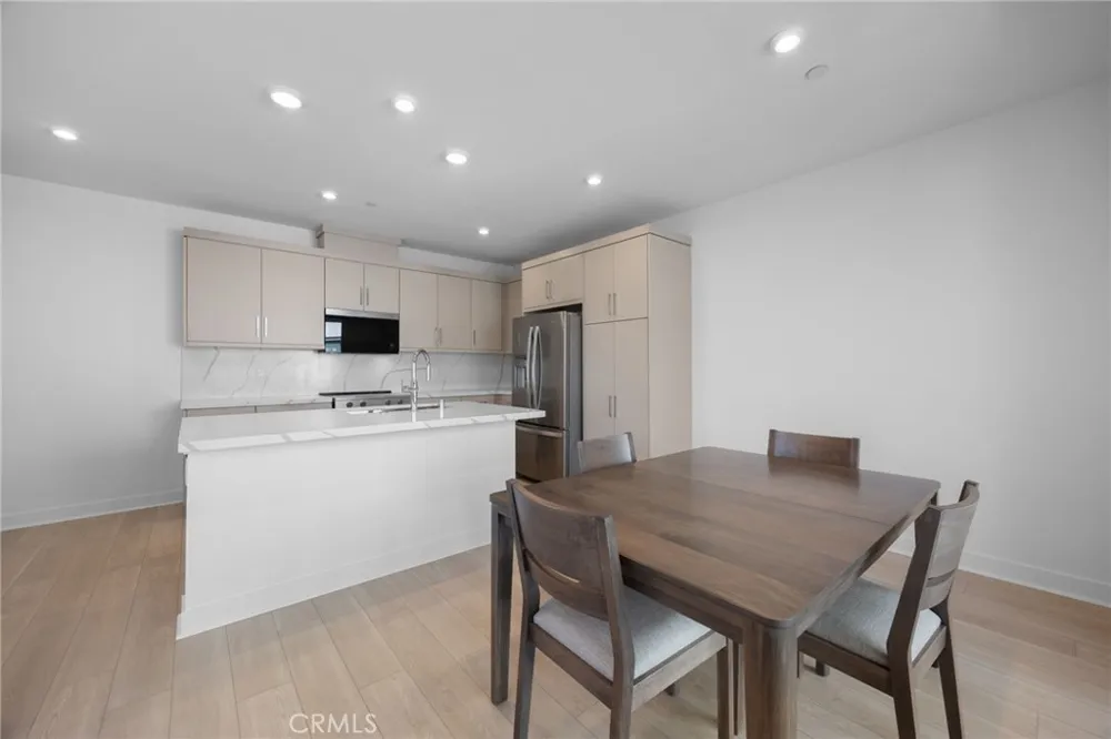 669 S Lyon Street Santa Ana, CA 92705