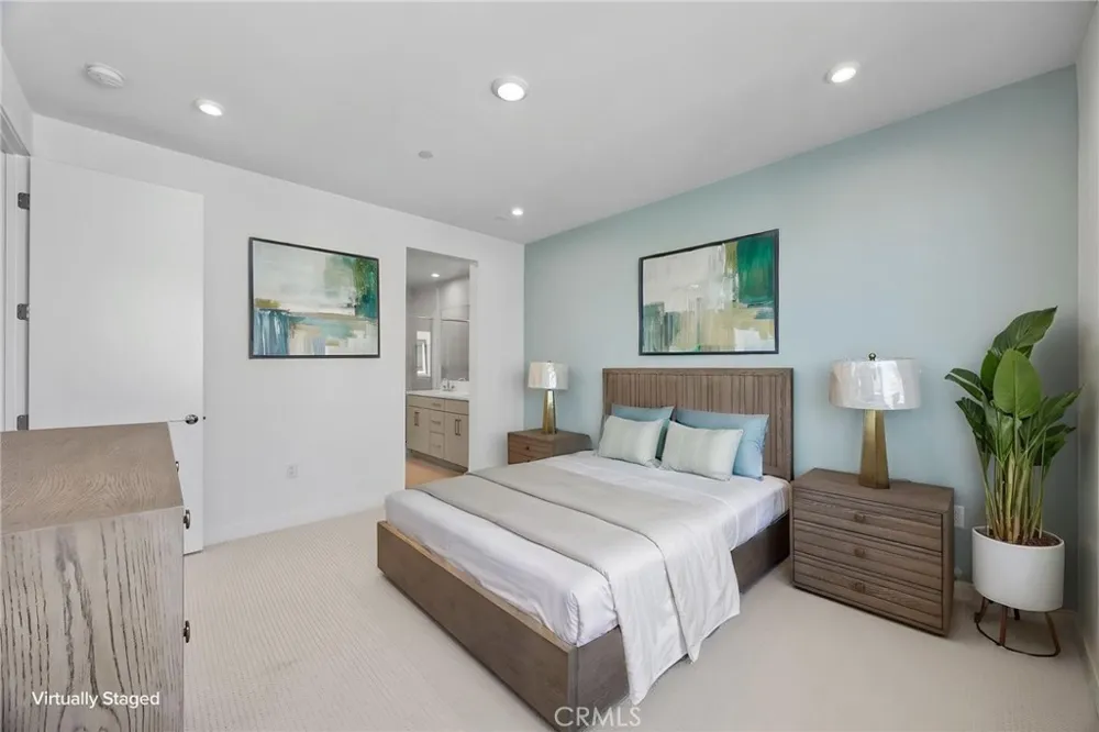 669 S Lyon Street Santa Ana, CA 92705
